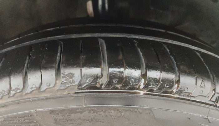 2019 Maruti Swift ZDI AMT, Diesel, Automatic, 1,33,716 km, Right Front Tyre Tread