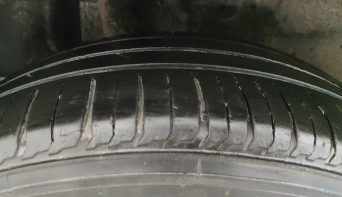 2019 Maruti Swift ZDI AMT, Diesel, Automatic, 1,33,716 km, Right Rear Tyre Tread