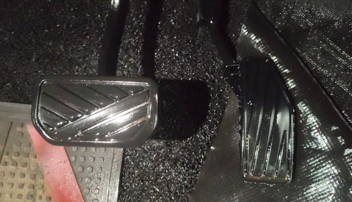 2019 Maruti Swift ZDI AMT, Diesel, Automatic, 1,33,716 km, Pedals