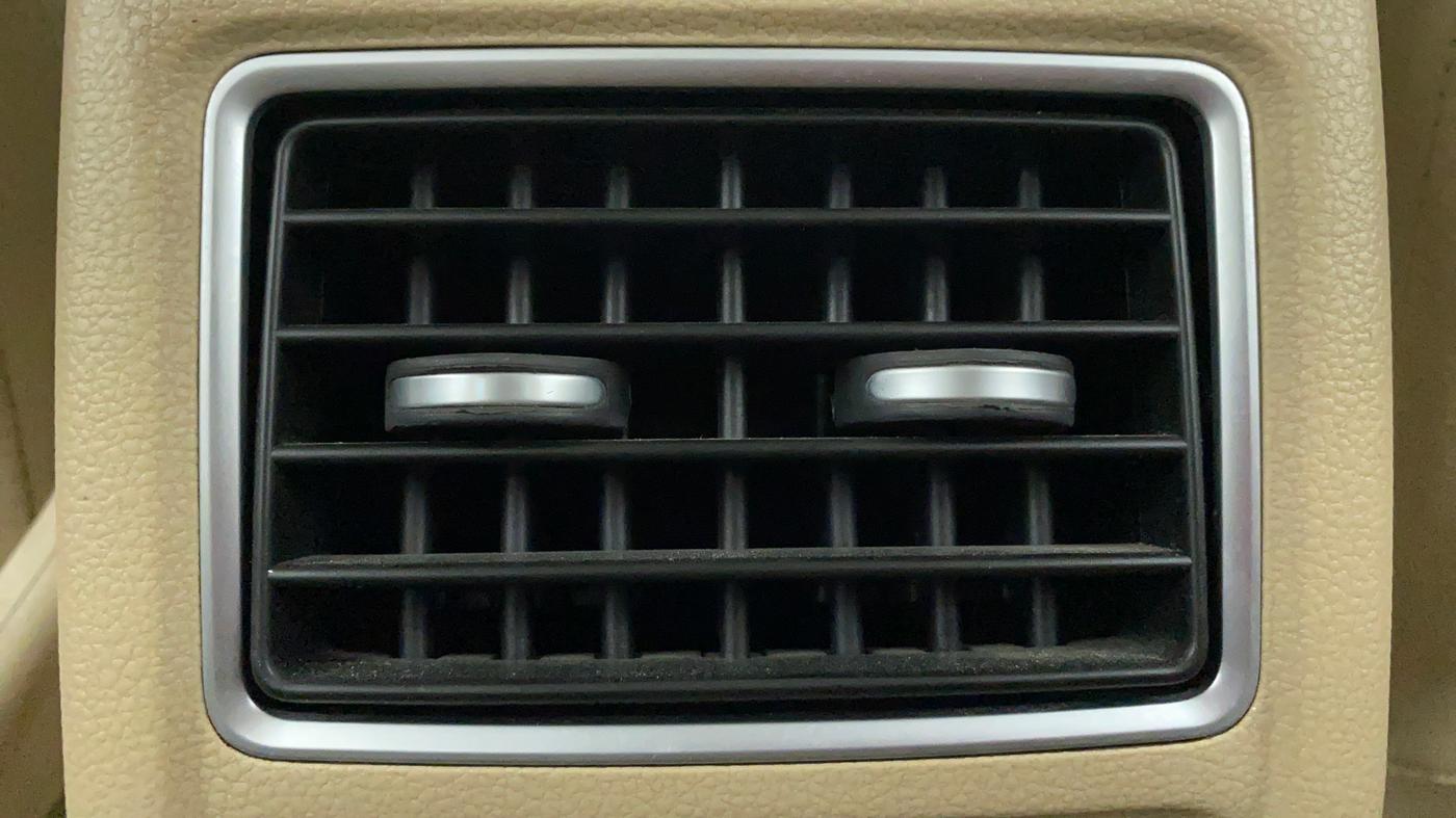 2015 Volkswagen Vento HIGHLINE TDI AT, Diesel, Automatic, 28,763 km, Rear AC Vents