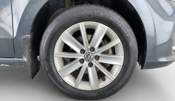 2015 Volkswagen Vento HIGHLINE TDI AT, Diesel, Automatic, 28,763 km, Right Front Wheel
