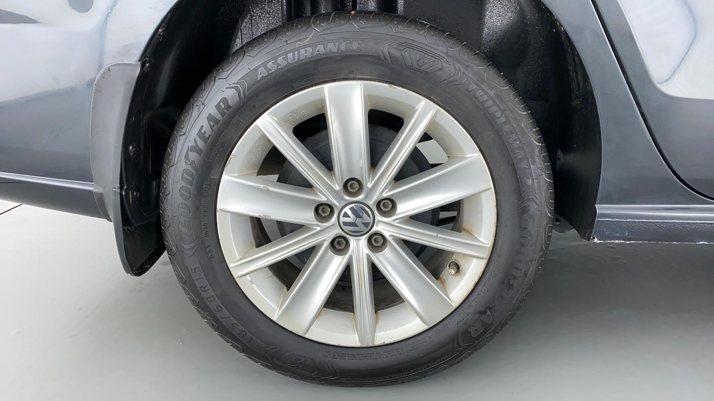 2015 Volkswagen Vento HIGHLINE TDI AT, Diesel, Automatic, 28,763 km, Right Rear Wheel