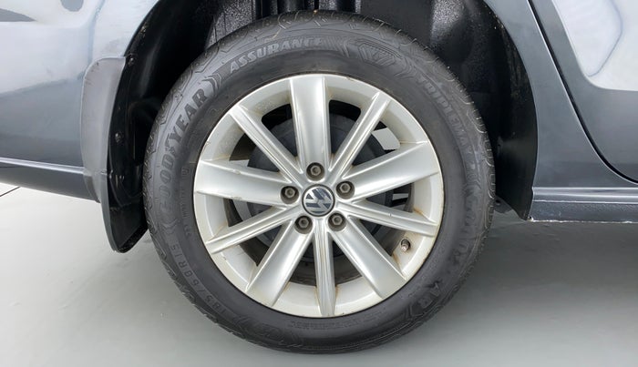 2015 Volkswagen Vento HIGHLINE TDI AT, Diesel, Automatic, 28,763 km, Right Rear Wheel