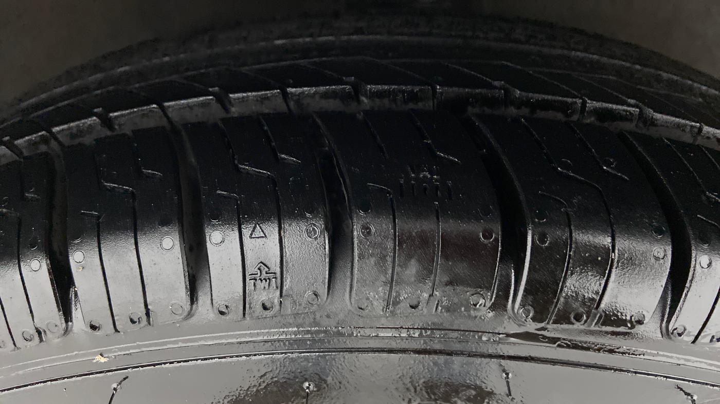 2010 Hyundai i10 MAGNA 1.2, Petrol, Manual, 60,857 km, Right Front Tyre Tread