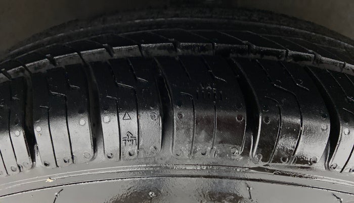 2010 Hyundai i10 MAGNA 1.2, Petrol, Manual, 60,857 km, Right Front Tyre Tread