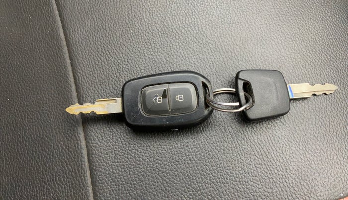 2018 Datsun Redi Go S 1.0 AMT, Petrol, Automatic, 38,594 km, Key Close Up