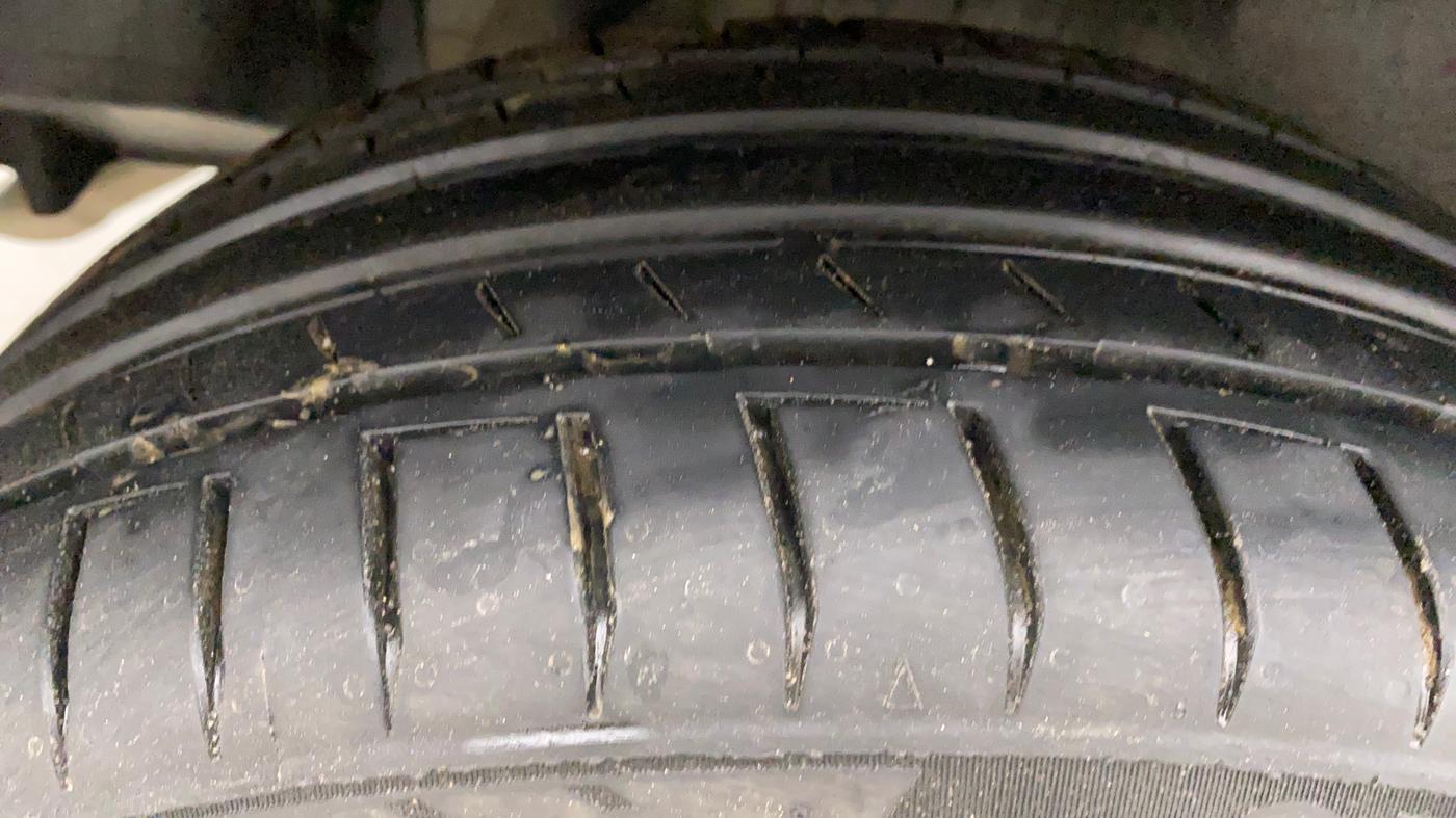 2019 Maruti Swift VXI, Petrol, Manual, 38,163 km, Right Rear Tyre Tread