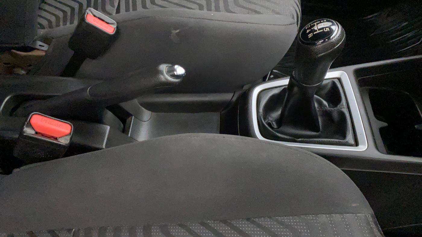 2019 Maruti Swift VXI, Petrol, Manual, 38,163 km, Gear Lever
