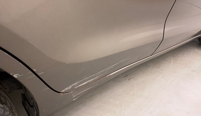 2019 Maruti Swift VXI, Petrol, Manual, 38,163 km, Right rear door - Minor scratches