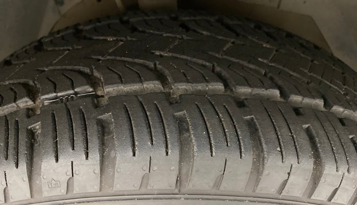 2014 Mahindra XUV500 W6 4X2, Diesel, Manual, 93,713 km, Right Front Tyre Tread