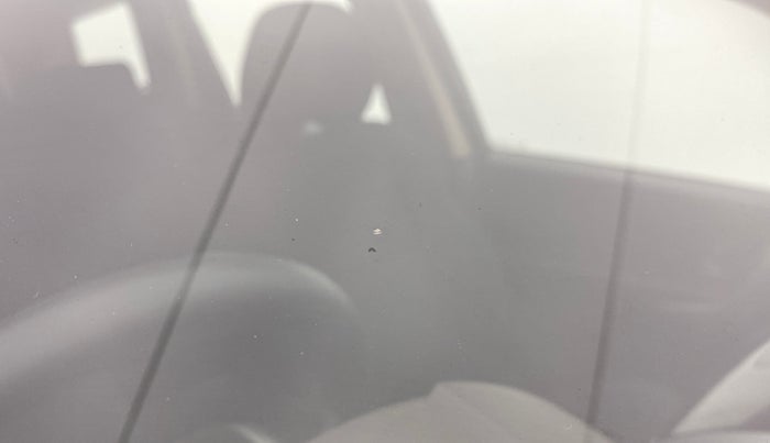 2014 Mahindra XUV500 W6 4X2, Diesel, Manual, 93,713 km, Front windshield - Minor spot on windshield