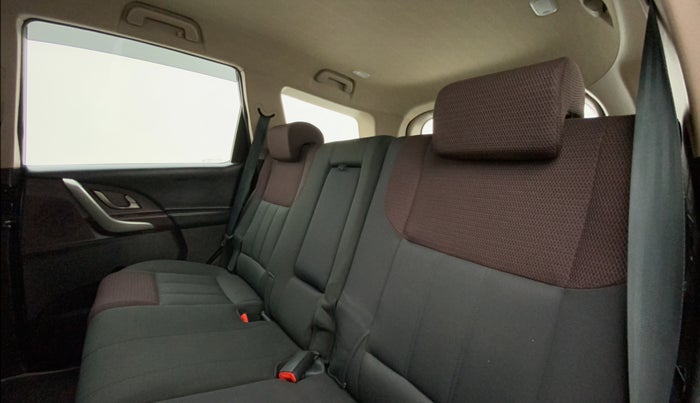 2014 Mahindra XUV500 W6 4X2, Diesel, Manual, 93,713 km, Right Side Rear Door Cabin