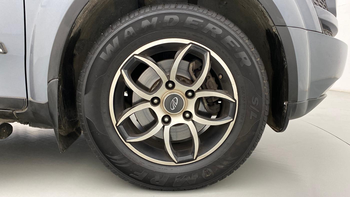 2014 Mahindra XUV500 W6 4X2, Diesel, Manual, 93,713 km, Right Front Wheel