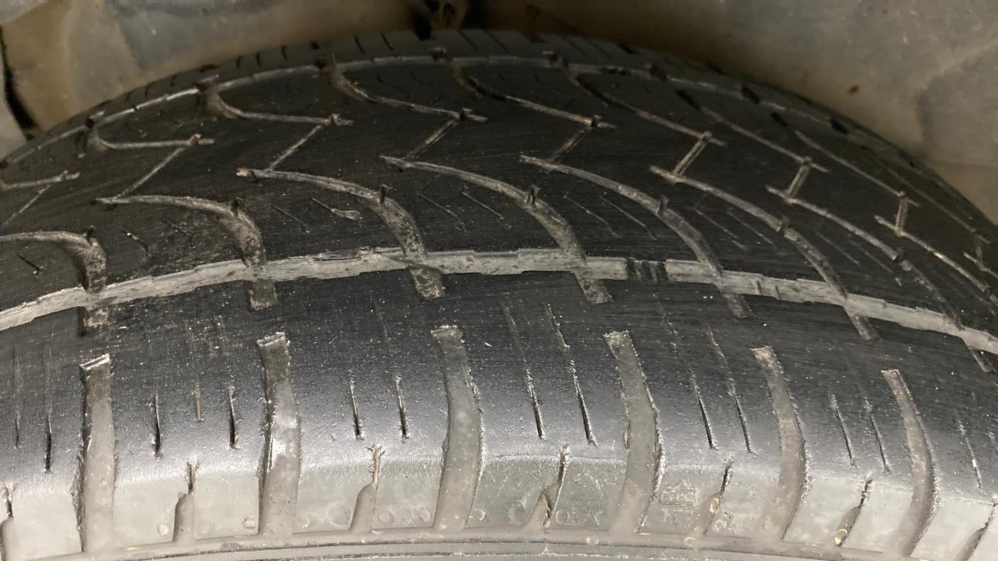 2014 Mahindra XUV500 W6 4X2, Diesel, Manual, 93,713 km, Right Rear Tyre Tread