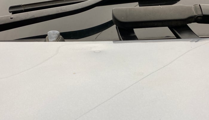 2014 Mahindra XUV500 W6 4X2, Diesel, Manual, 93,713 km, Bonnet (hood) - Slightly dented