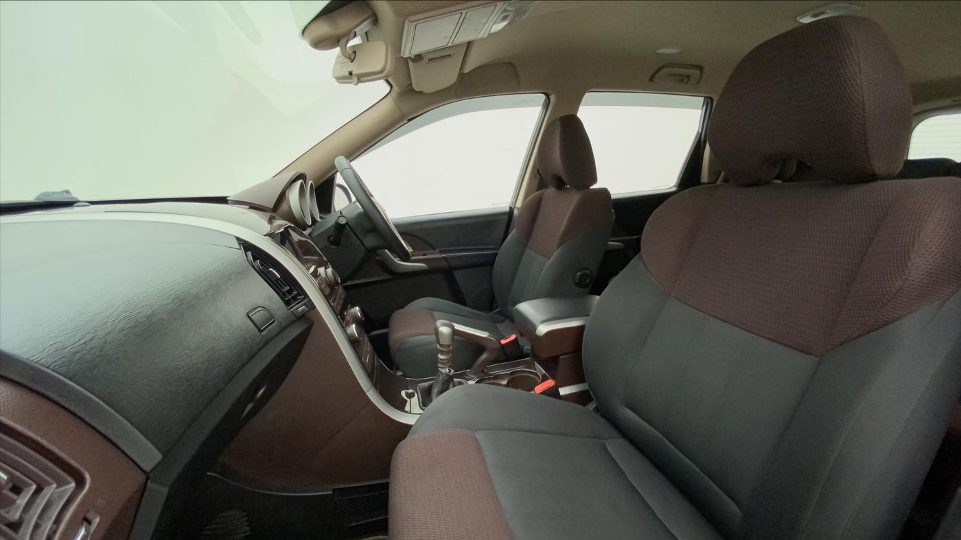2014 Mahindra XUV500 W6 4X2, Diesel, Manual, 93,713 km, Right Side Front Door Cabin