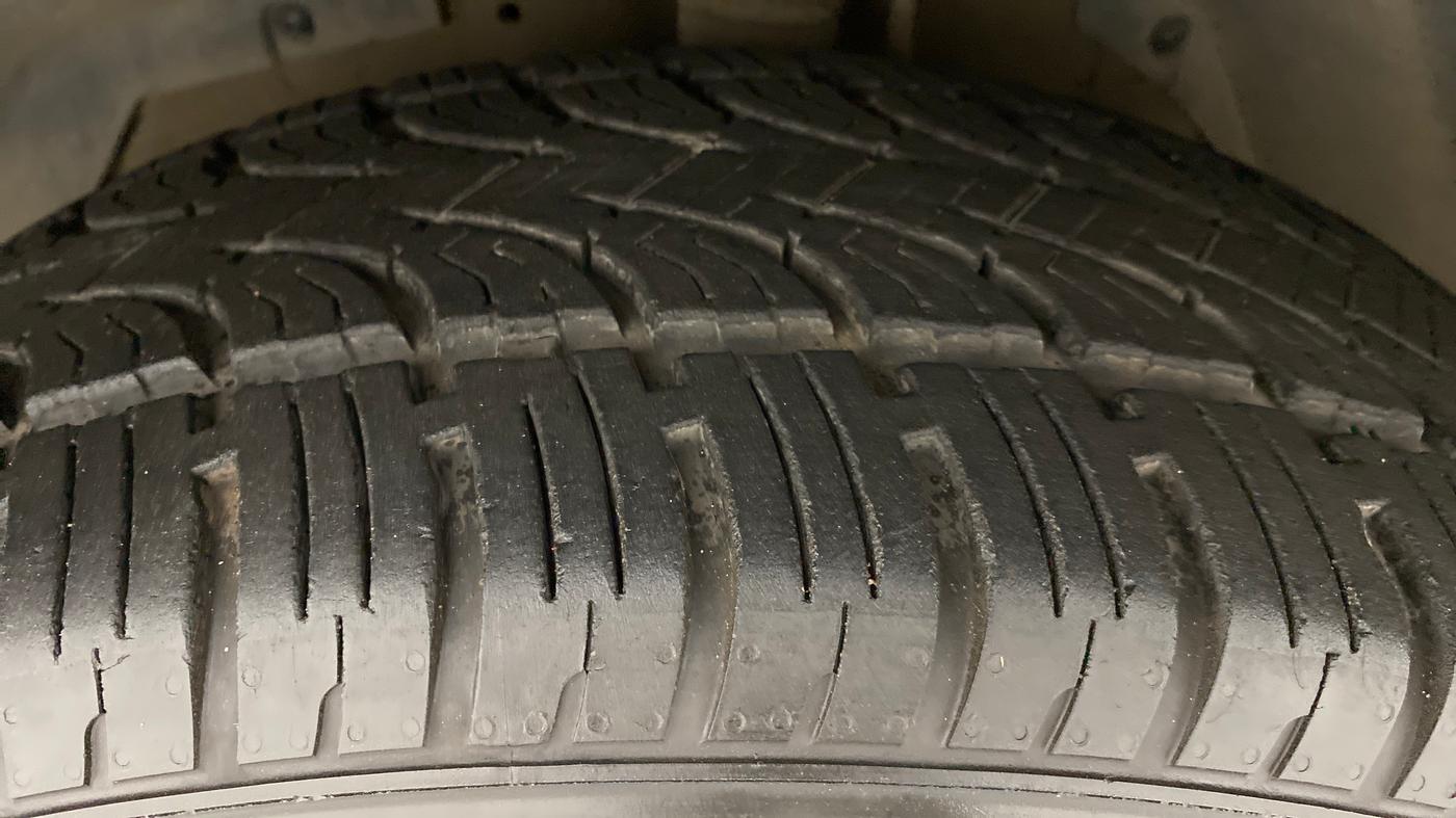 2014 Mahindra XUV500 W6 4X2, Diesel, Manual, 93,713 km, Left Front Tyre Tread