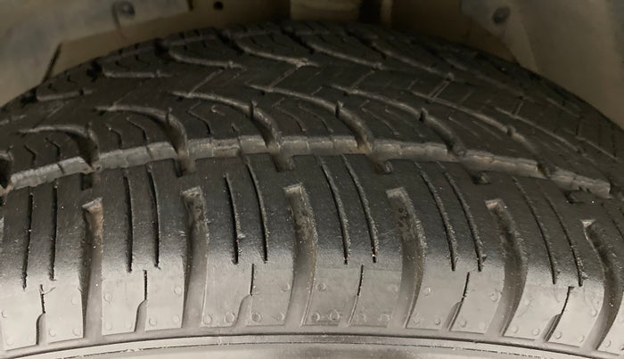 2014 Mahindra XUV500 W6 4X2, Diesel, Manual, 93,713 km, Left Front Tyre Tread