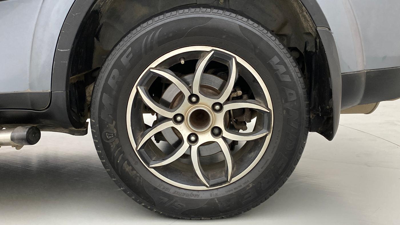 2014 Mahindra XUV500 W6 4X2, Diesel, Manual, 93,713 km, Left Rear Wheel