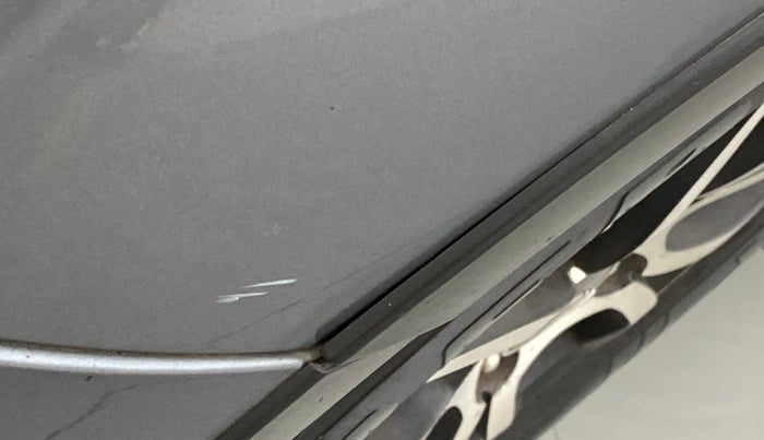 2014 Mahindra XUV500 W6 4X2, Diesel, Manual, 93,713 km, Left fender - Minor scratches