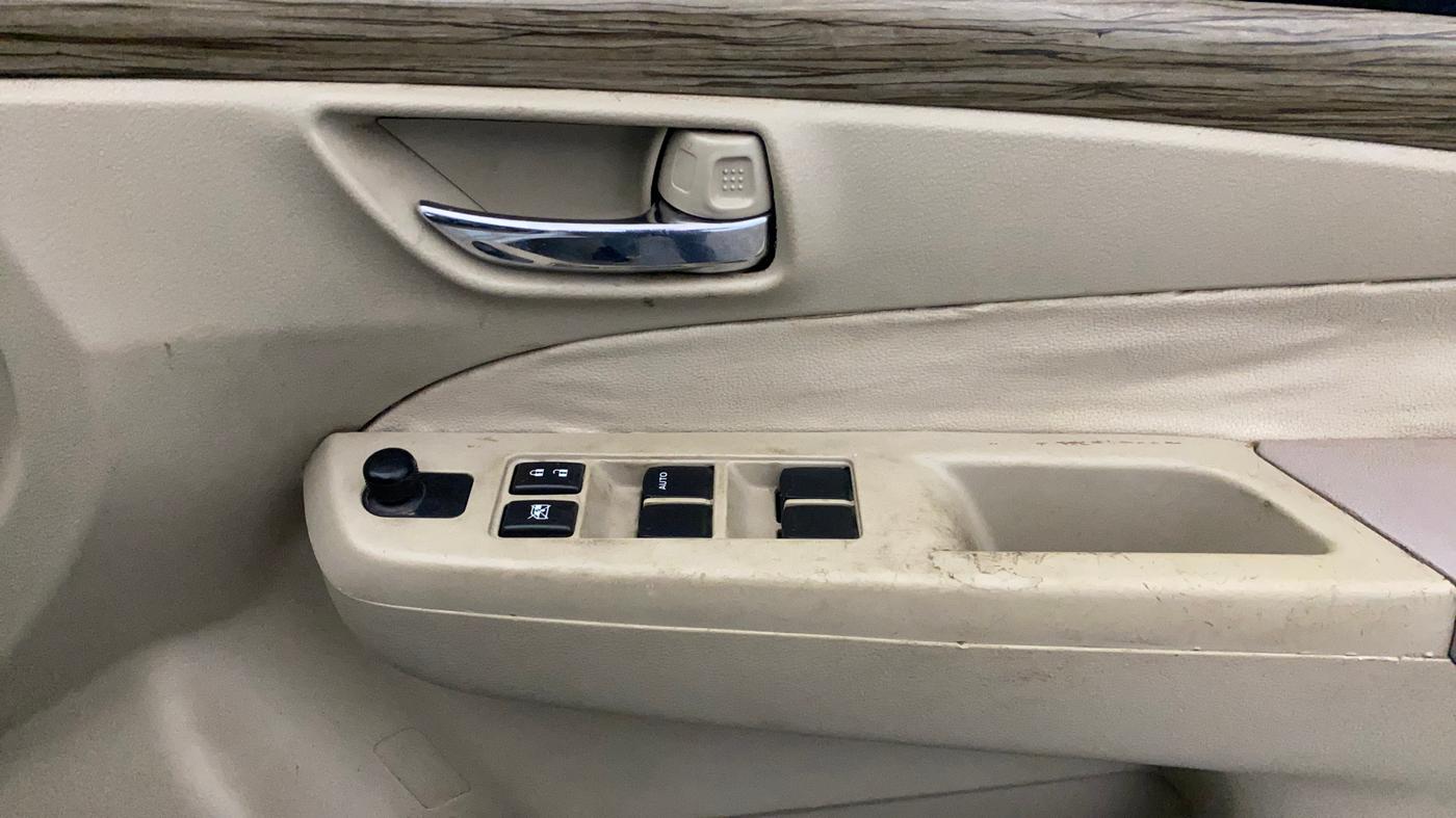 2019 Maruti Ciaz SIGMA 1.5 SHVS MT  PETROL, Petrol, Manual, 63,663 km, Driver Side Door Panels Control