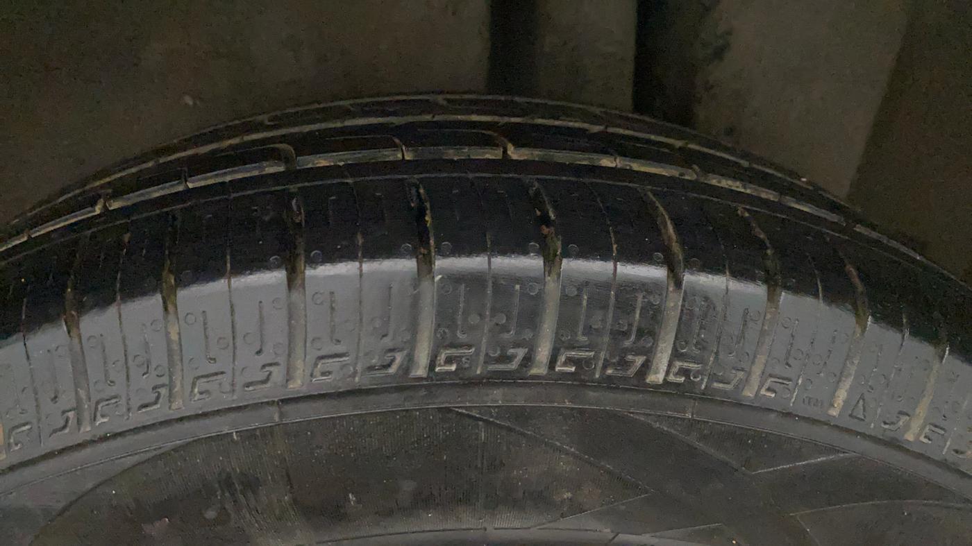 2019 Maruti Ciaz SIGMA 1.5 SHVS MT  PETROL, Petrol, Manual, 63,663 km, Left Rear Tyre Tread