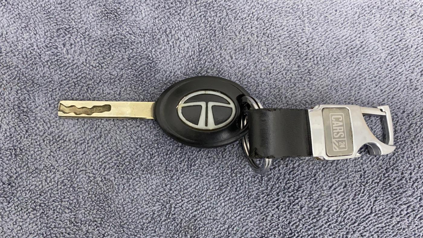 2020 Tata NEXON XE PETROL, Petrol, Manual, 24,380 km, Key Close Up