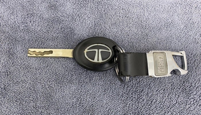 2020 Tata NEXON XE PETROL, Petrol, Manual, 24,380 km, Key Close Up