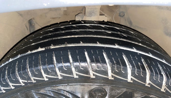 2018 Renault Duster 110 PS RXZ 4X4 MT DIESEL, Diesel, Manual, 64,613 km, Left Front Tyre Tread