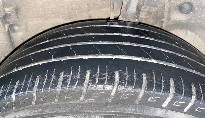 2018 Renault Duster 110 PS RXZ 4X4 MT DIESEL, Diesel, Manual, 64,613 km, Left Rear Tyre Tread