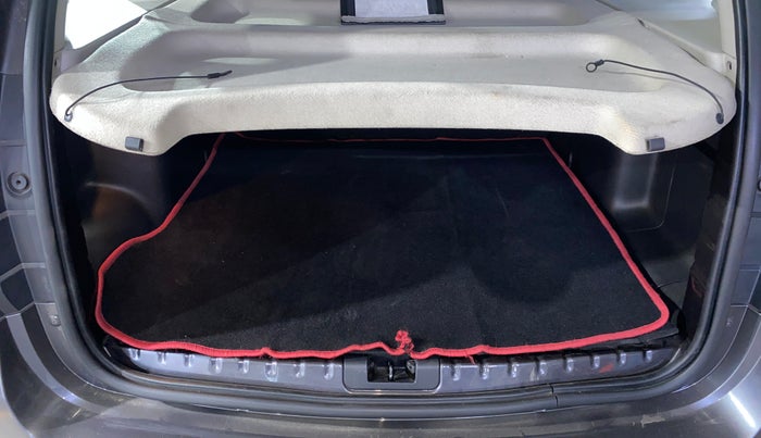 2018 Renault Duster 110 PS RXZ 4X4 MT DIESEL, Diesel, Manual, 64,613 km, Boot Inside