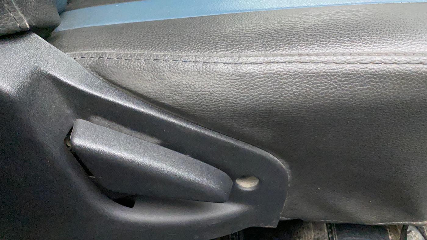 2018 Datsun Go Plus T, Petrol, Manual, 24,484 km, Driver Side Adjustment Panel