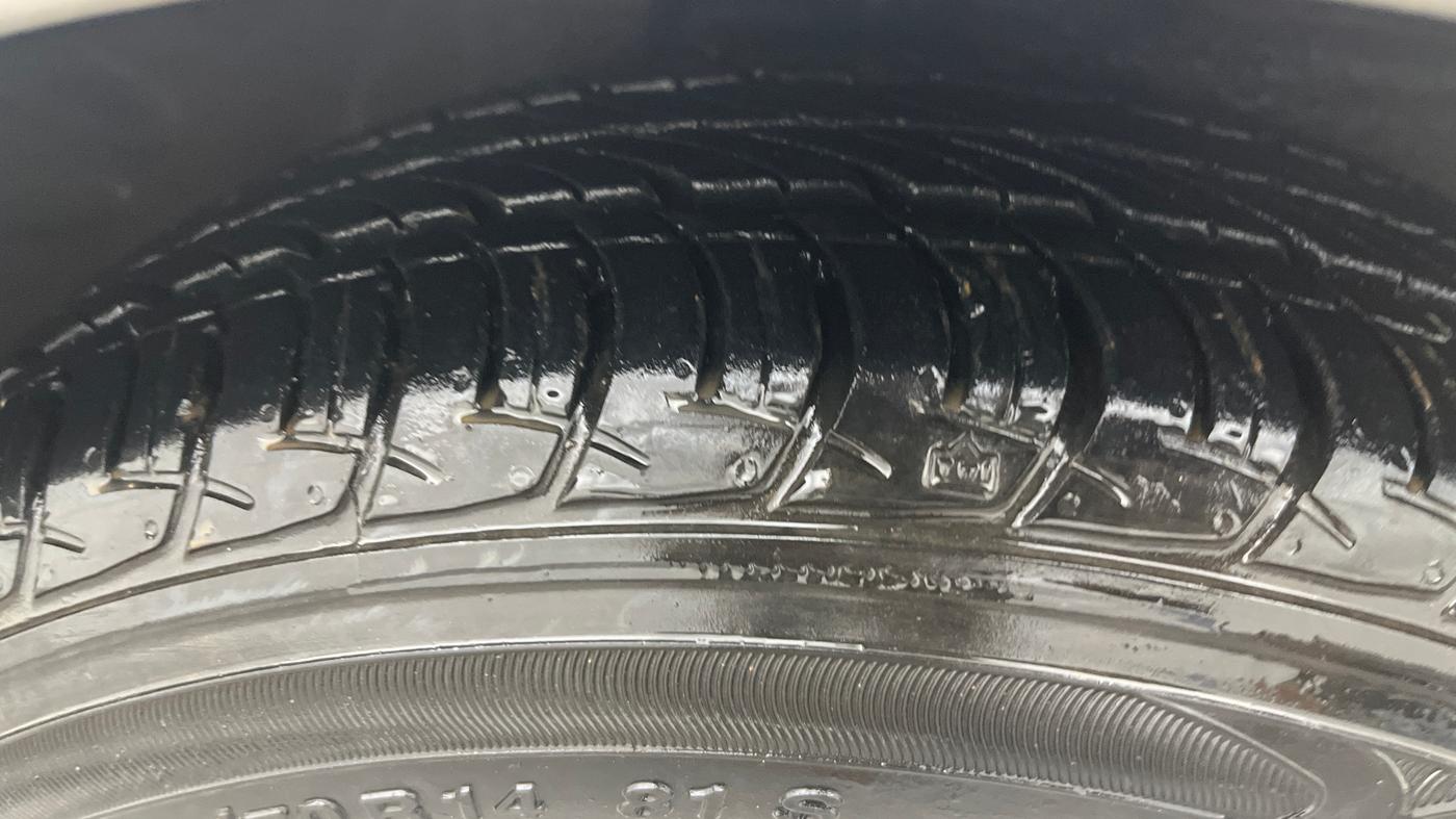 2014 Maruti Celerio ZXI, Petrol, Manual, 83,188 km, Right Front Tyre Tread