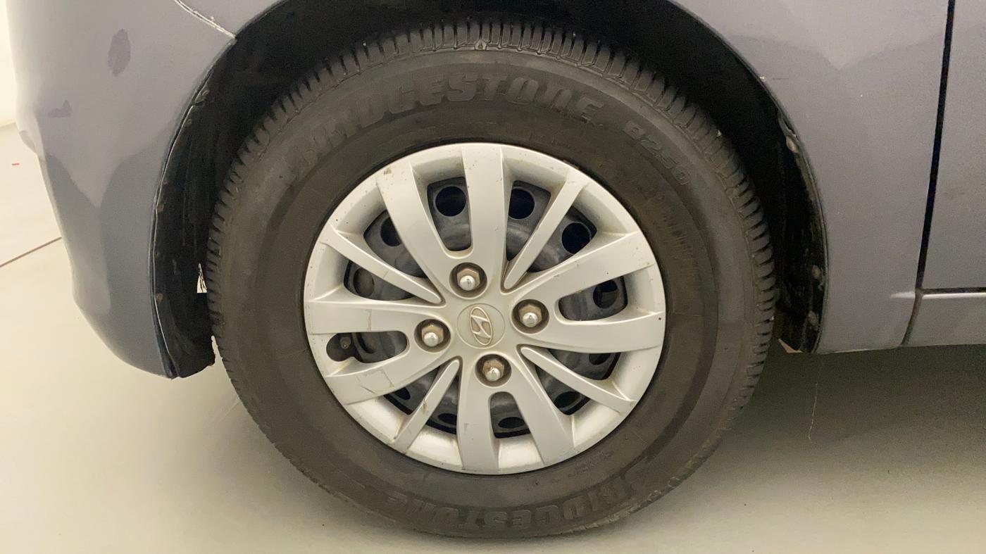 2014 Hyundai i10 SPORTZ 1.1, CNG, Manual, 49,875 km, Left Front Wheel