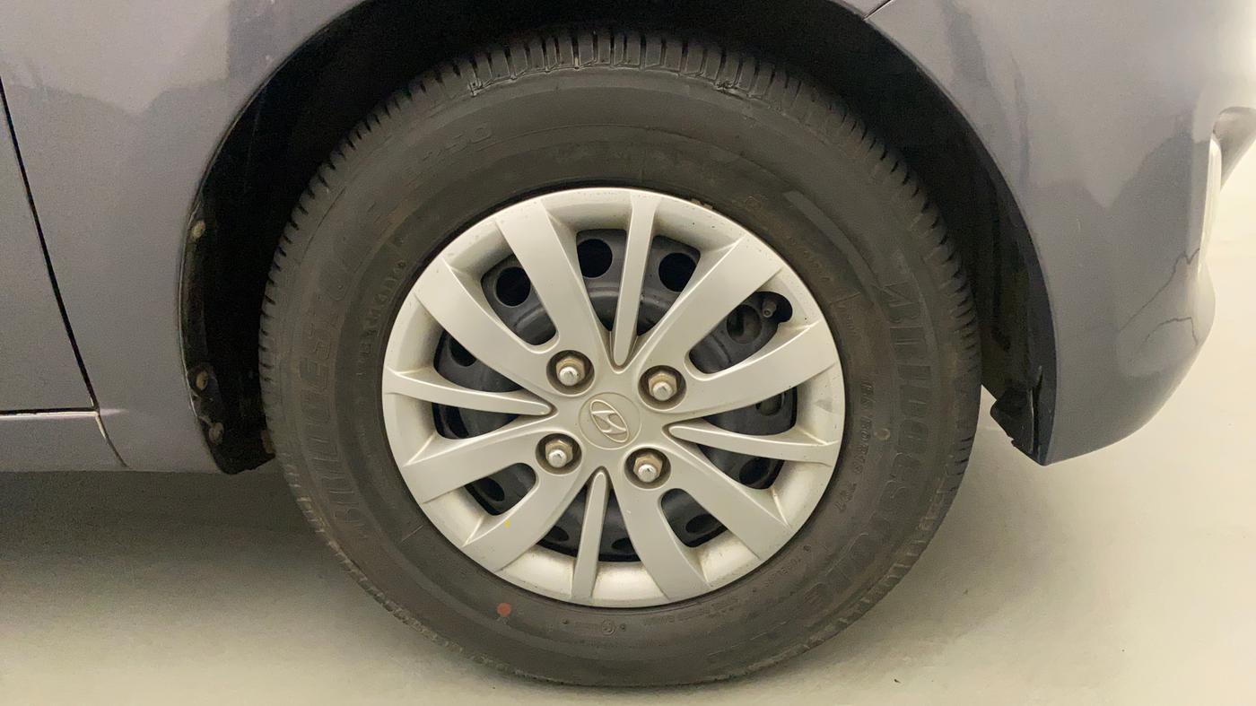 2014 Hyundai i10 SPORTZ 1.1, CNG, Manual, 49,875 km, Right Front Wheel