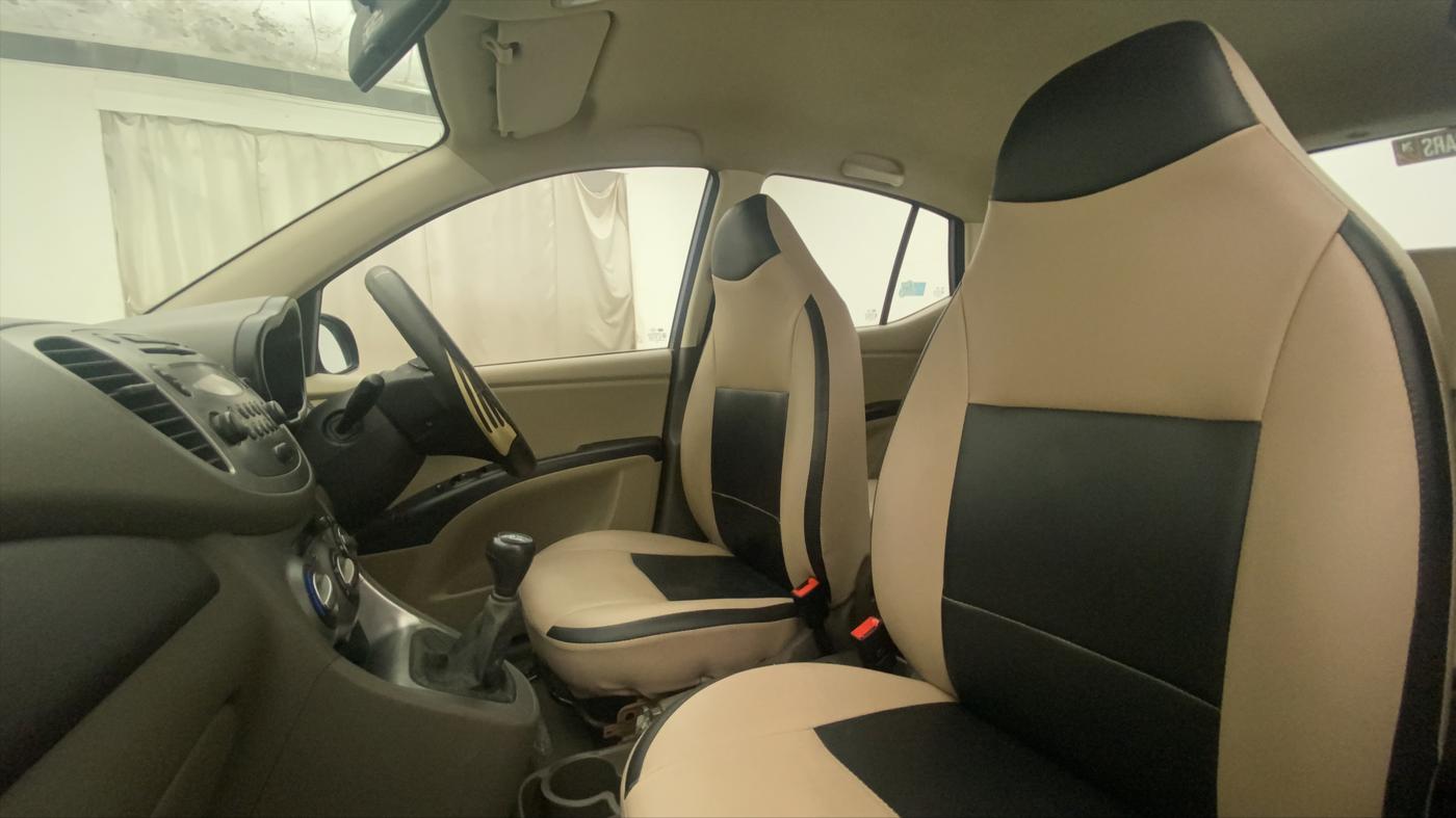 2014 Hyundai i10 SPORTZ 1.1, CNG, Manual, 49,875 km, Right Side Front Door Cabin