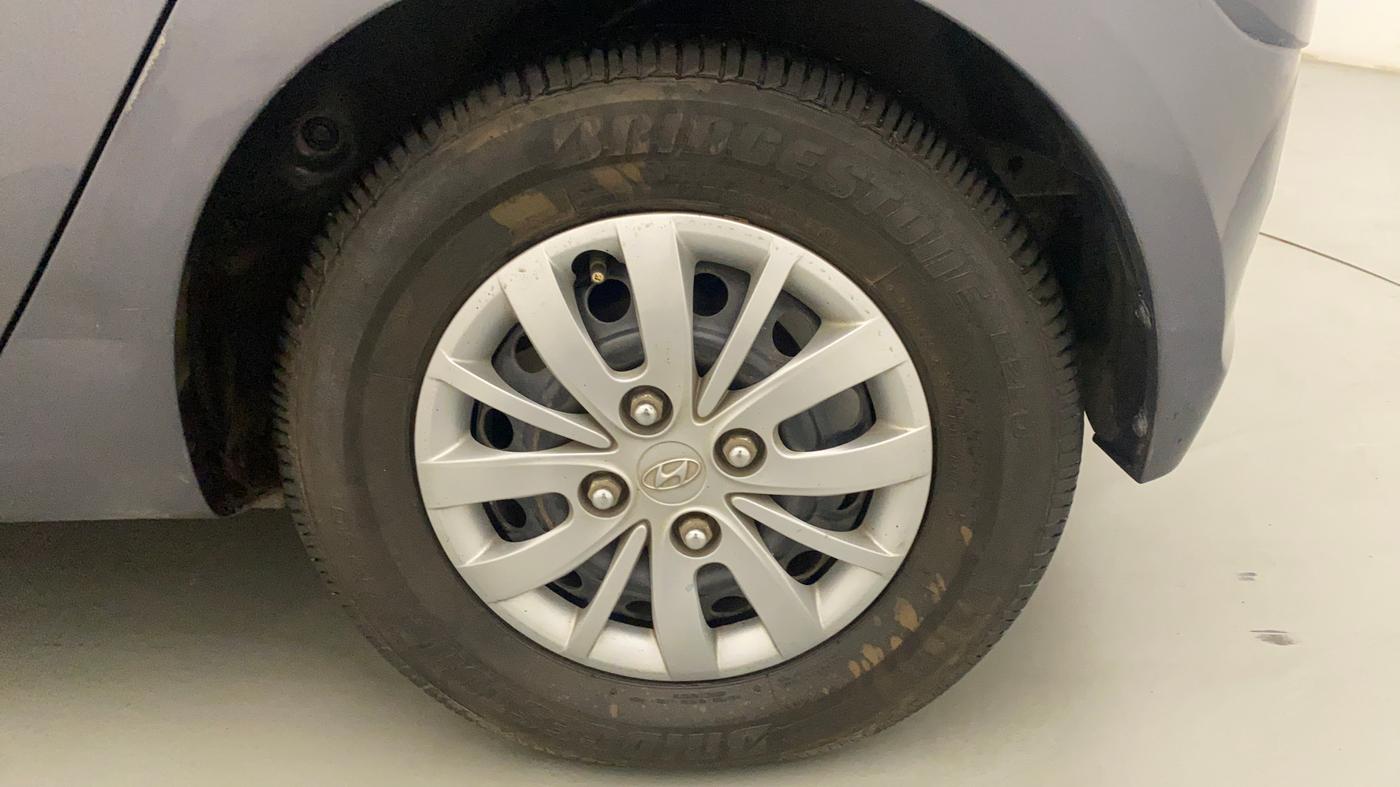 2014 Hyundai i10 SPORTZ 1.1, CNG, Manual, 49,875 km, Left Rear Wheel