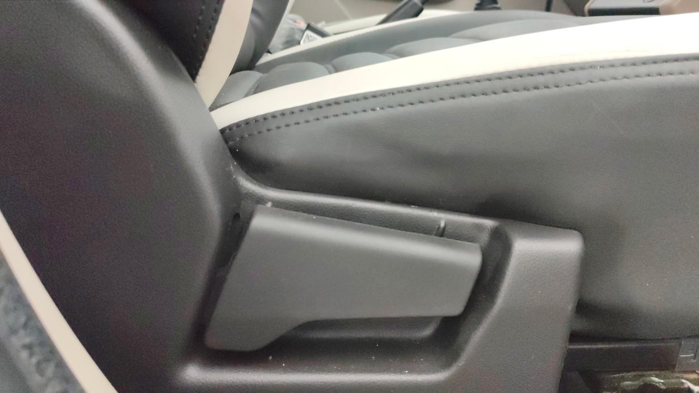 2024 Renault TRIBER RXL Limited Edition, Petrol, Manual, 4,849 km, Driver Side Adjustment Panel