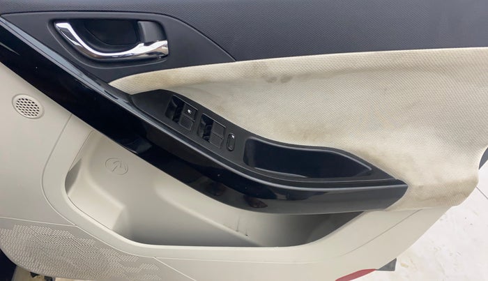 2021 Tata NEXON XZ PLUS PETROL SUNROOF, Petrol, Manual, 39,830 km, Driver Side Door Panels Control