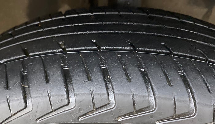 2013 Maruti Wagon R 1.0 VXI, Petrol, Manual, 29,373 km, Right Front Tyre Tread