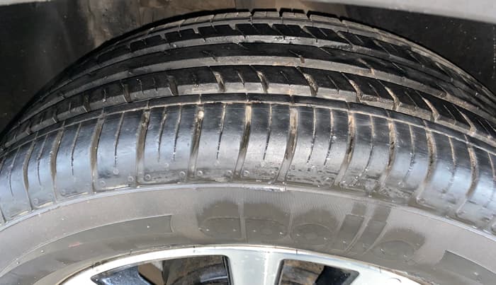 2019 Nissan Kicks XV 1.5, Petrol, Manual, 10,880 km, Right Rear Tyre Tread