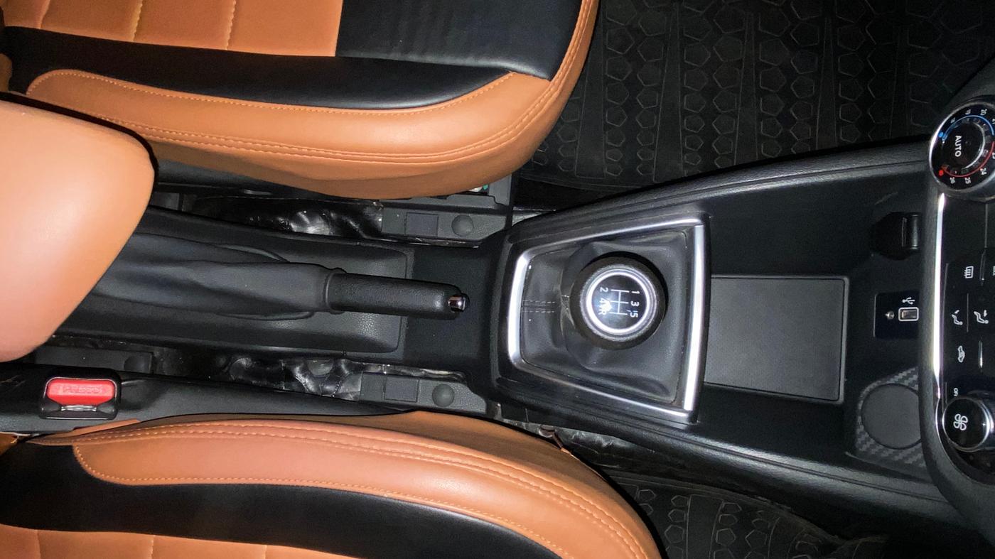 2019 Nissan Kicks XV 1.5, Petrol, Manual, 10,880 km, Gear Lever