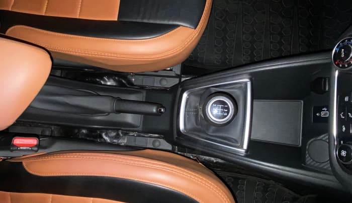 2019 Nissan Kicks XV 1.5, Petrol, Manual, 10,880 km, Gear Lever