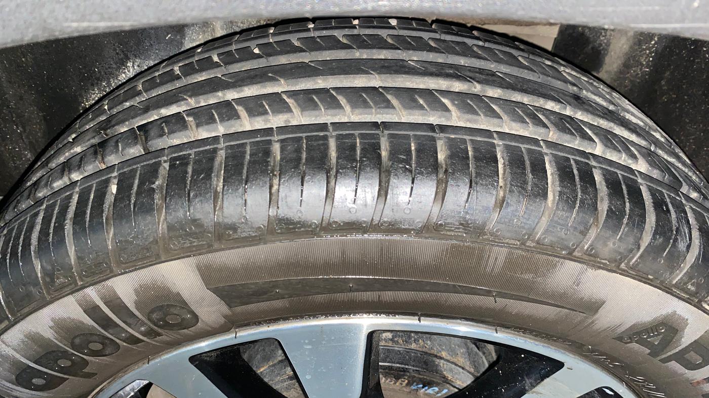 2019 Nissan Kicks XV 1.5, Petrol, Manual, 10,880 km, Left Rear Tyre Tread