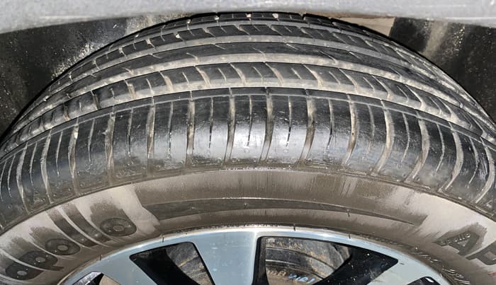 2019 Nissan Kicks XV 1.5, Petrol, Manual, 10,880 km, Left Rear Tyre Tread