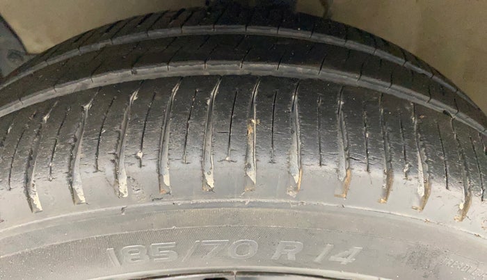 2011 Maruti Ritz VXI, Petrol, Manual, 87,652 km, Left Front Tyre Tread