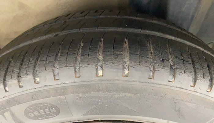 2011 Maruti Ritz VXI, Petrol, Manual, 87,652 km, Left Rear Tyre Tread