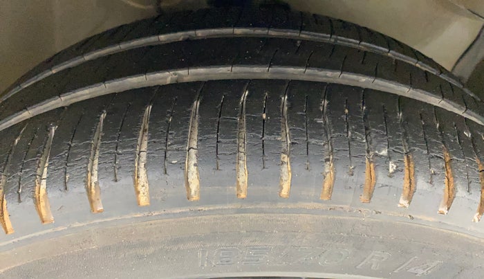2011 Maruti Ritz VXI, Petrol, Manual, 87,652 km, Right Front Tyre Tread