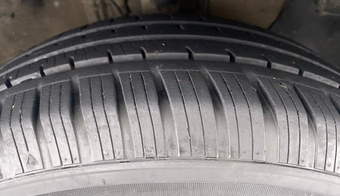 2015 Hyundai Elite i20 SPORTZ 1.2, Petrol, Manual, 52,263 km, Right Front Tyre Tread