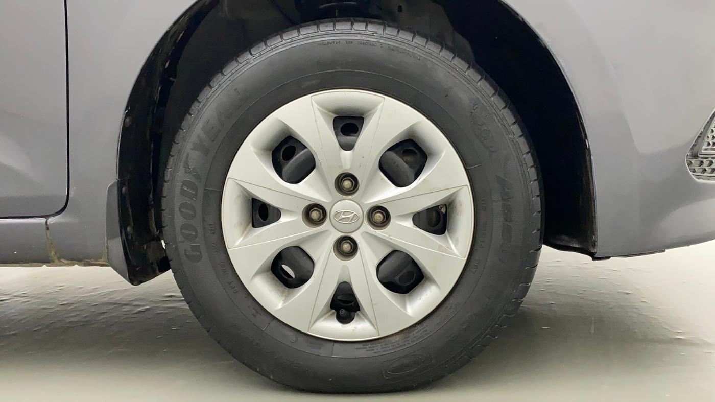 2017 Hyundai Elite i20 MAGNA EXECUTIVE 1.2, Petrol, Manual, 25,846 km, Right Front Wheel